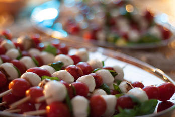 Mozzarella & cherry tomatoes skewers