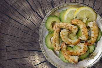 Sauteed shrimps with avocado