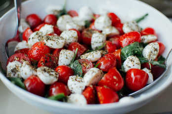 Cherry tomatoes & mozzarella salad