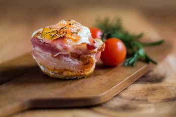 Eggs in bacon cups