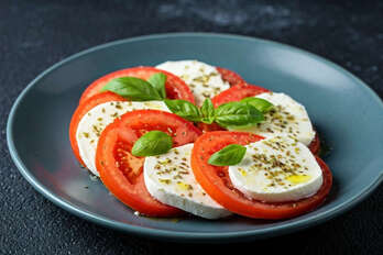 Tomatoes & mozzarella platter